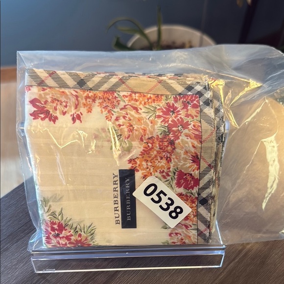 Burberry Floral small Scarf Authentic - Picture 1 of 4